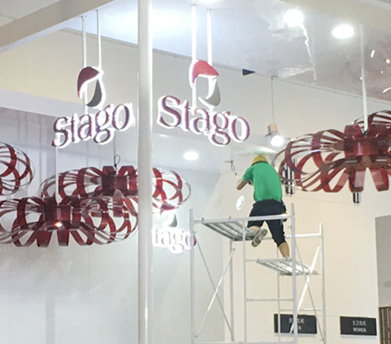 The exhibition booth lighting is being adjusted.